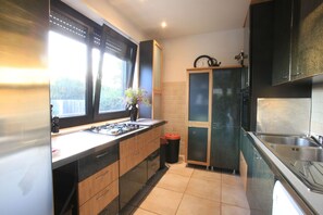 Frigorifero, microonde, forno, lavastoviglie