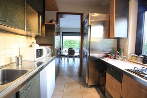 Frigorifero, microonde, forno, lavastoviglie