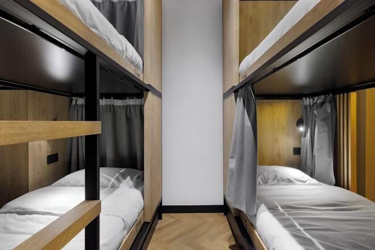 Soundproofing, free WiFi, bed sheets