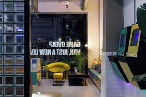 Lobby sitting area - Retroverse Hostel (Athens)