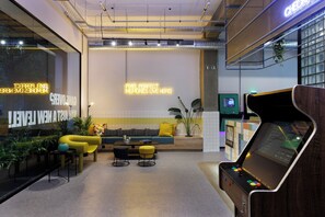 Interior - Retroverse Hostel (Athens)