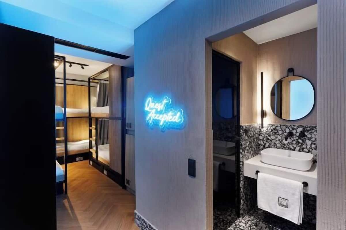 Soundproofing, free WiFi, bed sheets