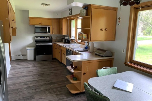 Refrigerador, microondas, horno, placa de cocina