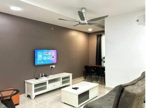 Smart TV - Leisure 1Bedroom Balcony Suites Gurney (george town)