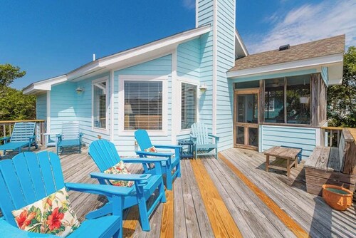 Oceanside 5BR pet-friendly Corolla home with private pool & hot tub!