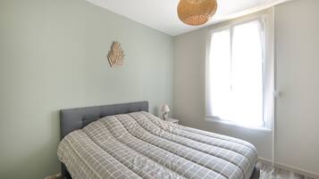 2 bedrooms, iron/ironing board, free WiFi