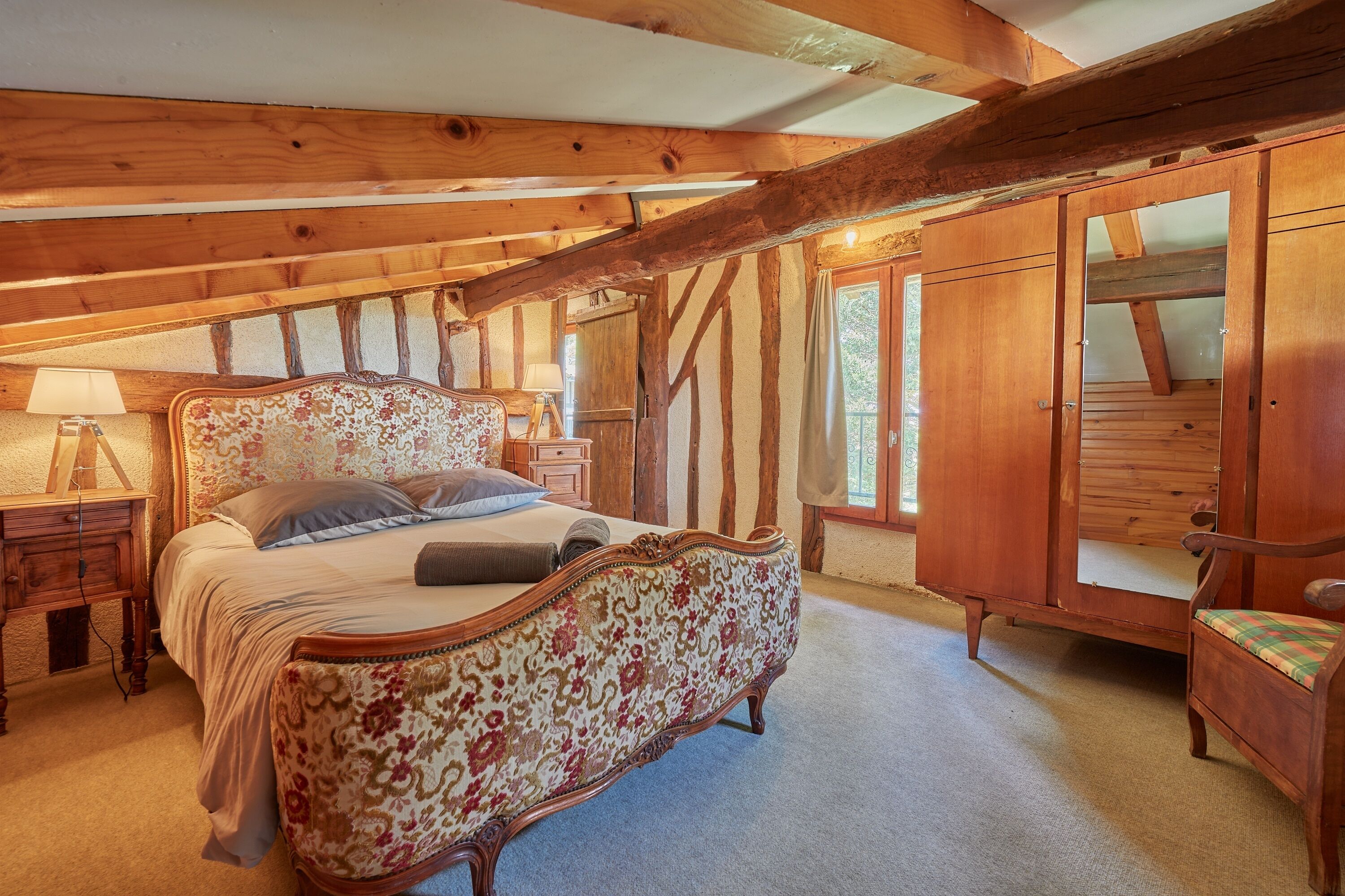 5 bedrooms, iron/ironing board, free WiFi, bed sheets