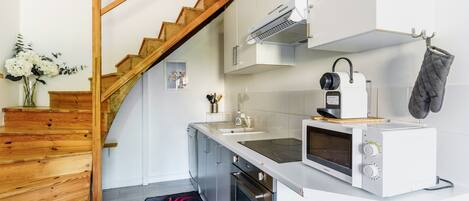 ثلاجة، ميكروويف، فرن، غسالة أطباق