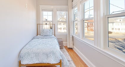 Newly Renovated 4BR1BA Apartment