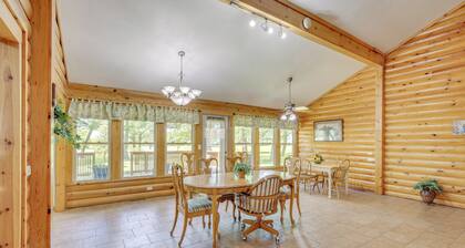 Peaceful Garden City Getaway w/ Grill & Fire Pit
