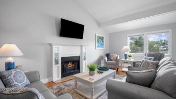 TV, fireplace
