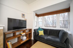 Smart TV, books