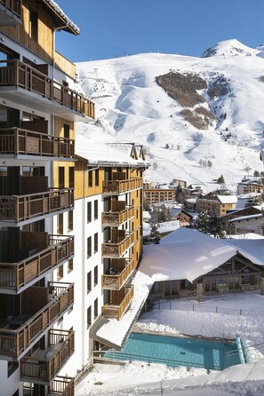 Exterior - Wifi, at the foot of shops, view mountain, swimming pool, sauna, hammam, tv, ski locker, 91m² (Les Deux Alpes)