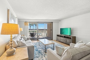 TV - Beachside Towers II 4210 - Sandestin Resort, Gulf Front, Heated Community Pool! (Miramar Beach)
