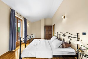 3 bedrooms, in-room safe, iron/ironing board, free WiFi