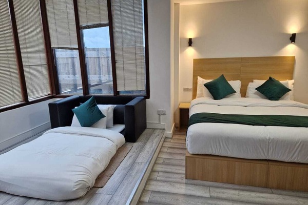 Family Room | Desk, laptop workspace, iron/ironing board, free WiFi