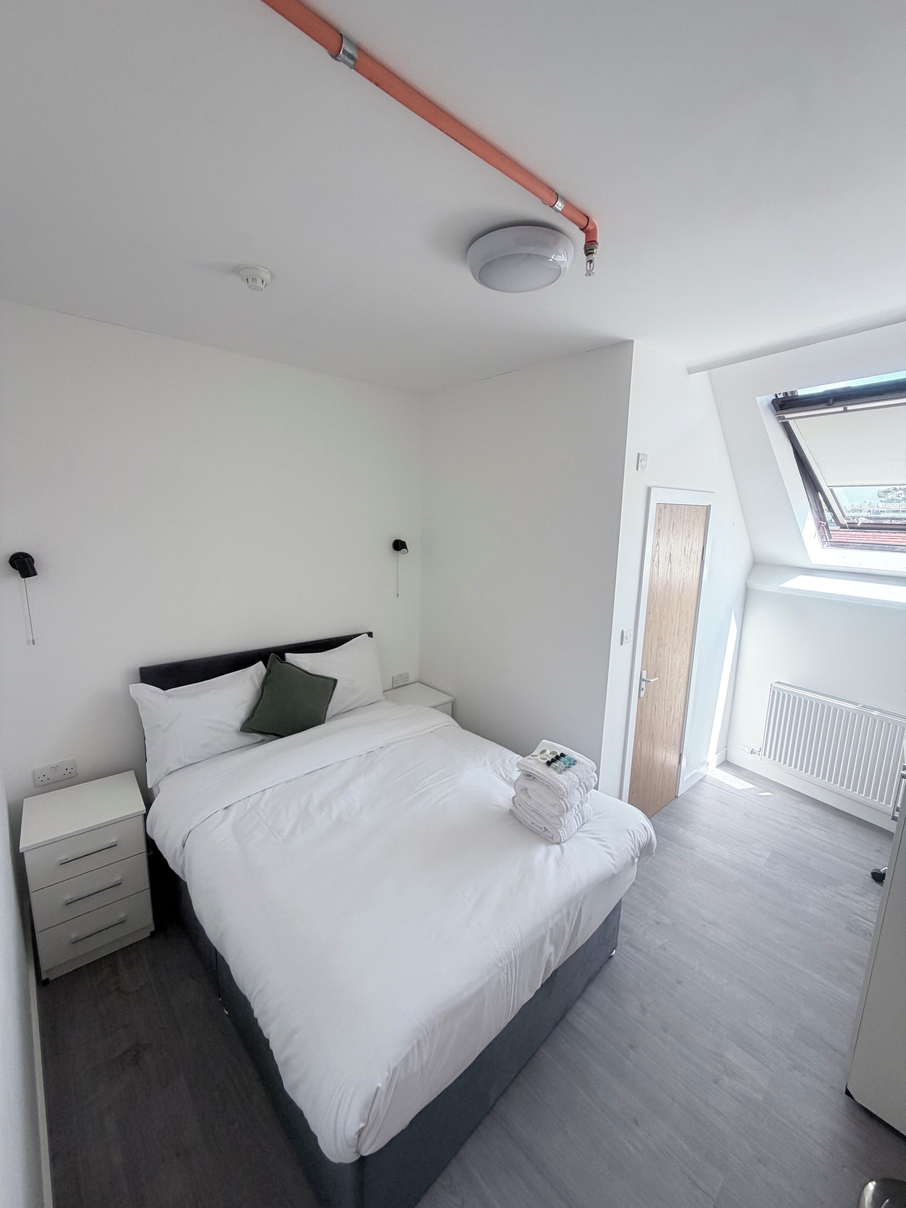 Deluxe Double Room | Desk, laptop workspace, iron/ironing board, free WiFi