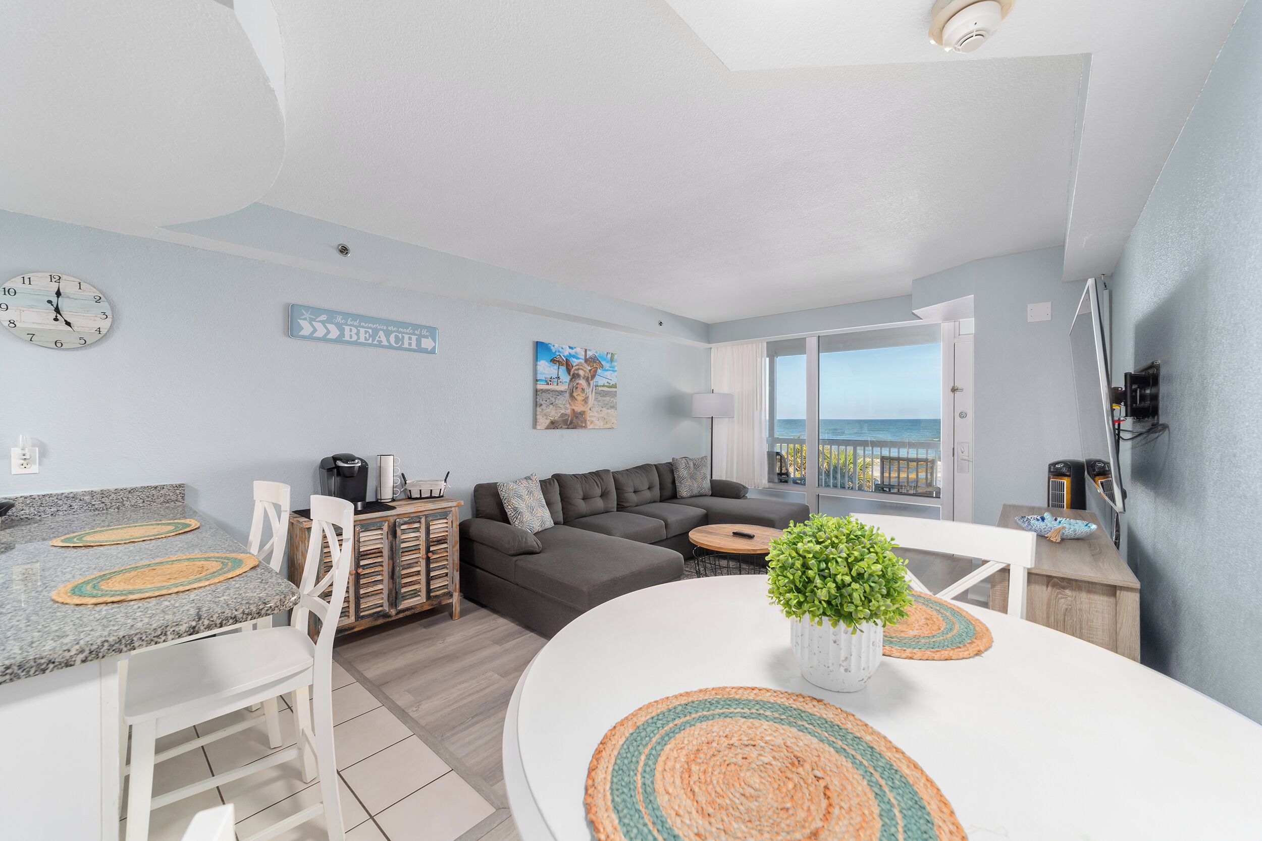 The Salty Pig Oceanfront Condo - Daytona Beach