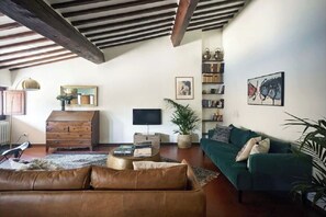 TV, lettore DVD, impianto stereo
