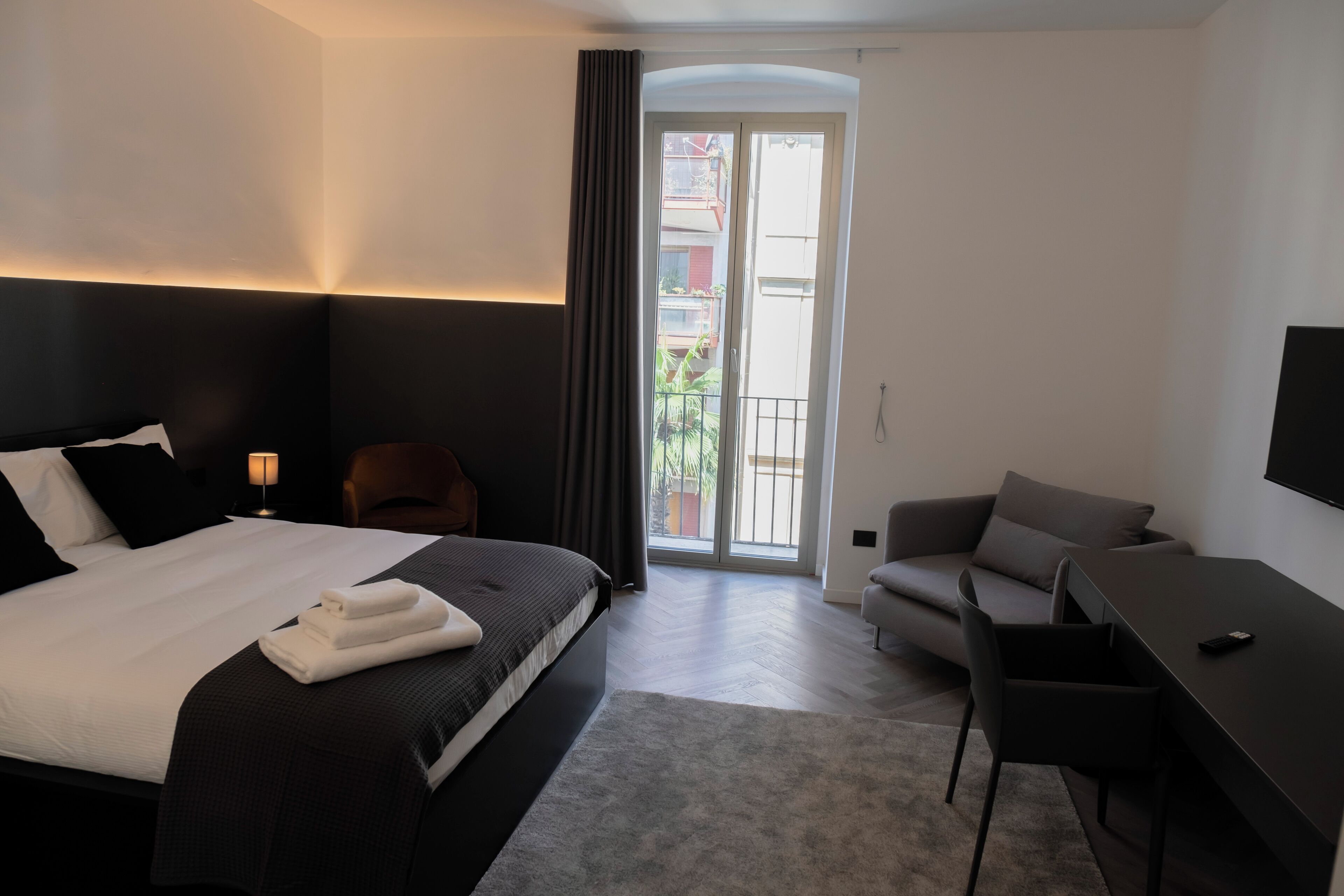 2 slaapkamers, een bureau, een strijkplank/strijkijzer, wifi