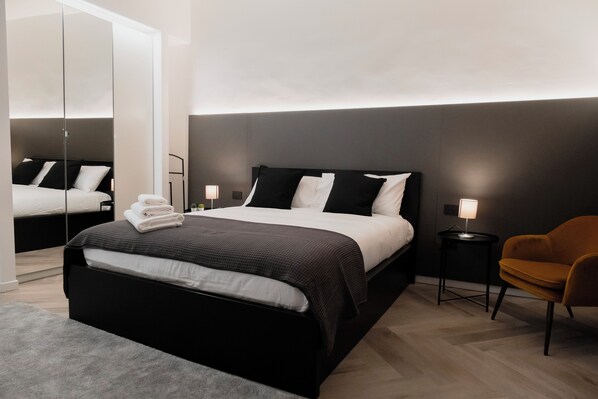 2 bedrooms, desk, iron/ironing board, WiFi