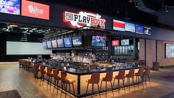 3 Bars/Lounges