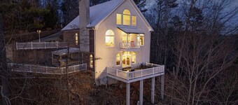 Majestic River Castle-Fairytale Escape with Views