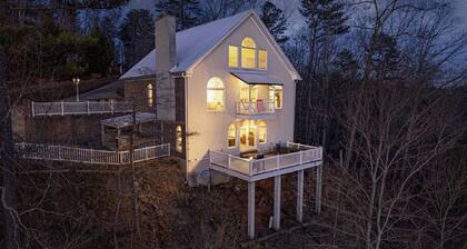 Majestic River Castle-Fairytale Escape with Views