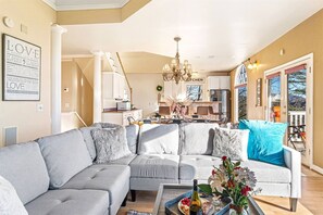 Smart TV, fireplace - Ellijay Summer Escape | Hot Tub & Pets - Sleeps 15 (Ellijay)
