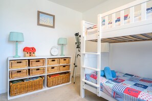 2 bedrooms, iron/ironing board, Internet, bed sheets - Tarka Coastguard Cottage 6, Tarka Lane (Woolacombe)