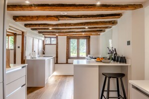 Frigorifero, microonde, forno, lavastoviglie