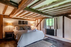 4 slaapkamers, een strijkplank/strijkijzer, gratis wifi, beddengoed