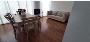 Living area - the beautiful cozy apartment (Cota)
