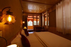 TIRTHAN ROYAL SUITE | Bed sheets