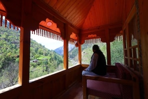 TIRTHAN HONEYMOON SUITE | Mountain view