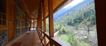 Tirthan Village Resort