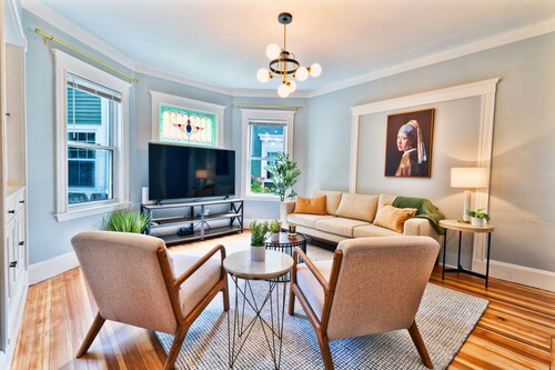 Renovated Retreat /Near JFK station