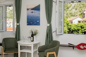 슈피리어 스튜디오, 산 전망 | 객실 내 식사 공간