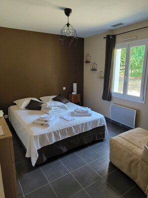 5 bedrooms, iron/ironing board, WiFi