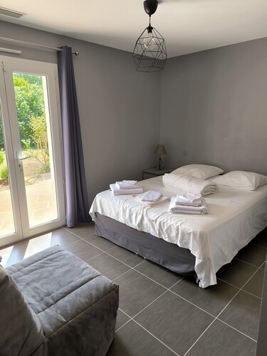 Maison dans les vignes avec 5 chambres et piscine