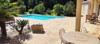 Maison Dans les Vignes Avec 5 Chambres et Piscine