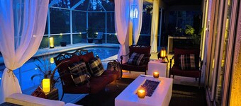 Stunning Lake house,heated pool, pet friendly,close to beach, restaurants ,bars