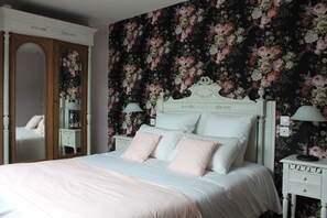 3 Schlafzimmer, Schreibtisch, Bügeleisen/Bügelbrett, Reisekinderbett