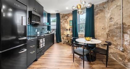 Walk to Stone Mountain Park! Boutique Loft Downtown Stone Mountain GA