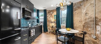 Walk to Stone Mountain Park! Boutique Loft Downtown Stone Mountain GA