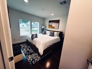 4 多间卧室、熨斗/熨衣板、WiFi、床单