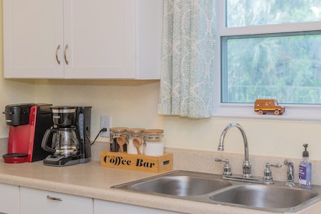 Intérieur. Bartow Oaks Oasis - Close to Downtown - Sleeps 7!