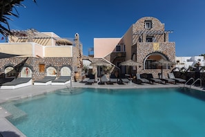 Exterior - Polydefkis Hotel (Santorini)