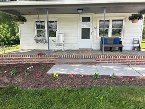 Terrace/patio - Cozy and Clean Farmhouse in Mountains near Gettysburg. No extra cleaning fees! (Orrtanna)