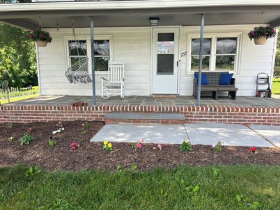 Cozy and Clean Farmhouse in Mountains near Gettysburg. No extra cleaning fees!